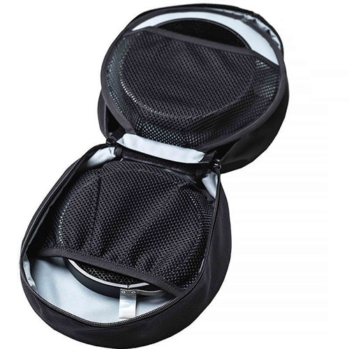 Keeps 18 cm and 21 cm grids organized and protected