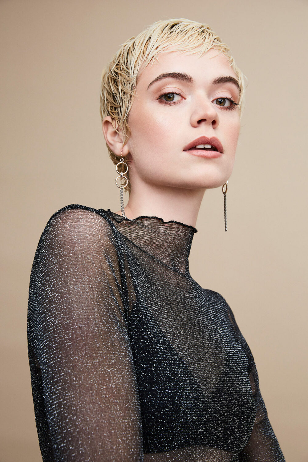 Female modele with short blond hair