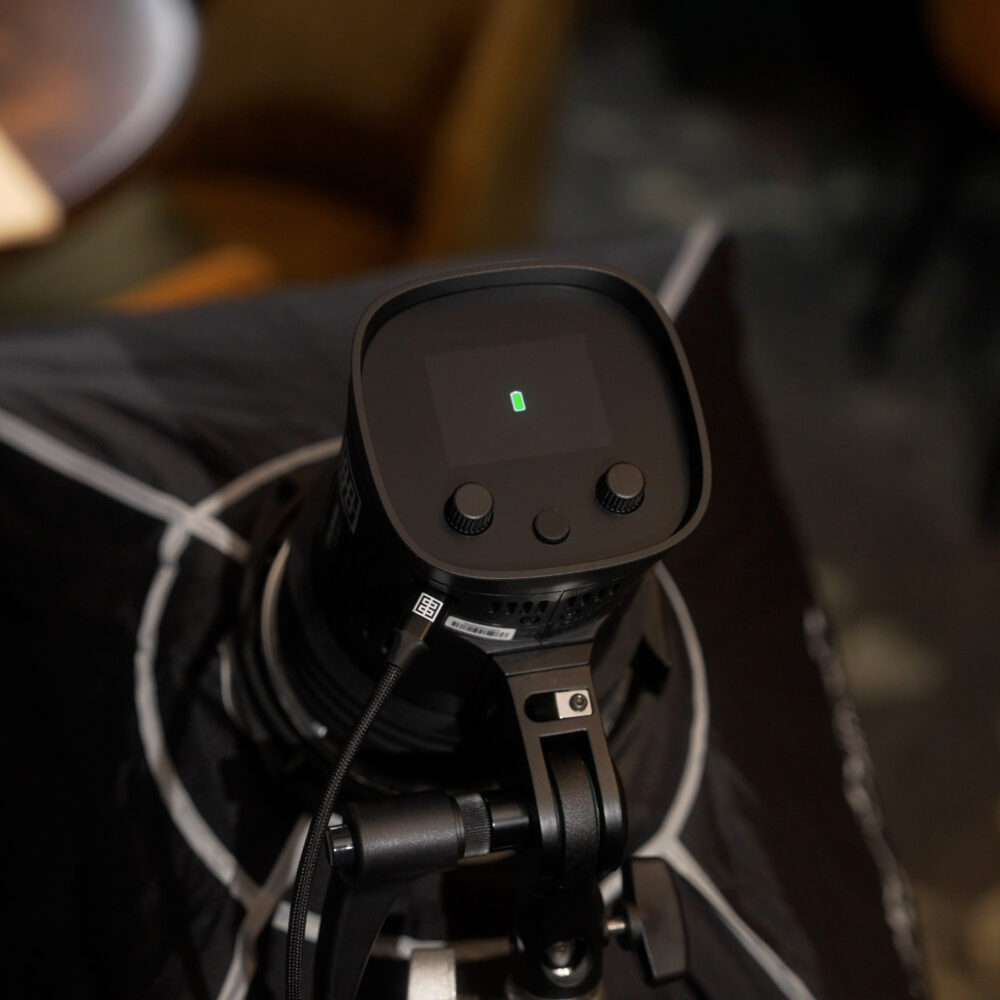 Elinchrom-led100C-battery_Anthony-Passant