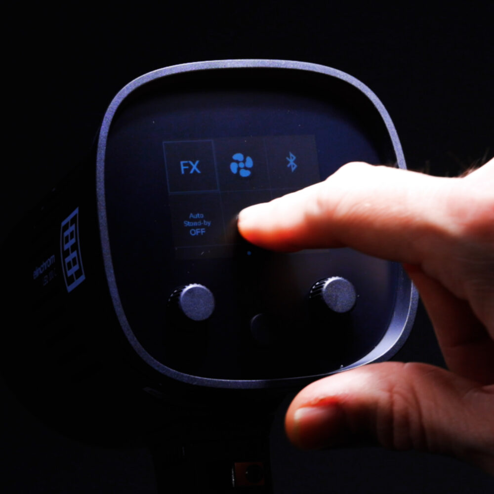 Elinchrom-led100C-touchscreen_2_Anthony-Passant
