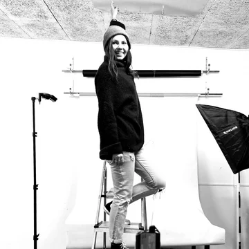 The photographer Emma in her studio