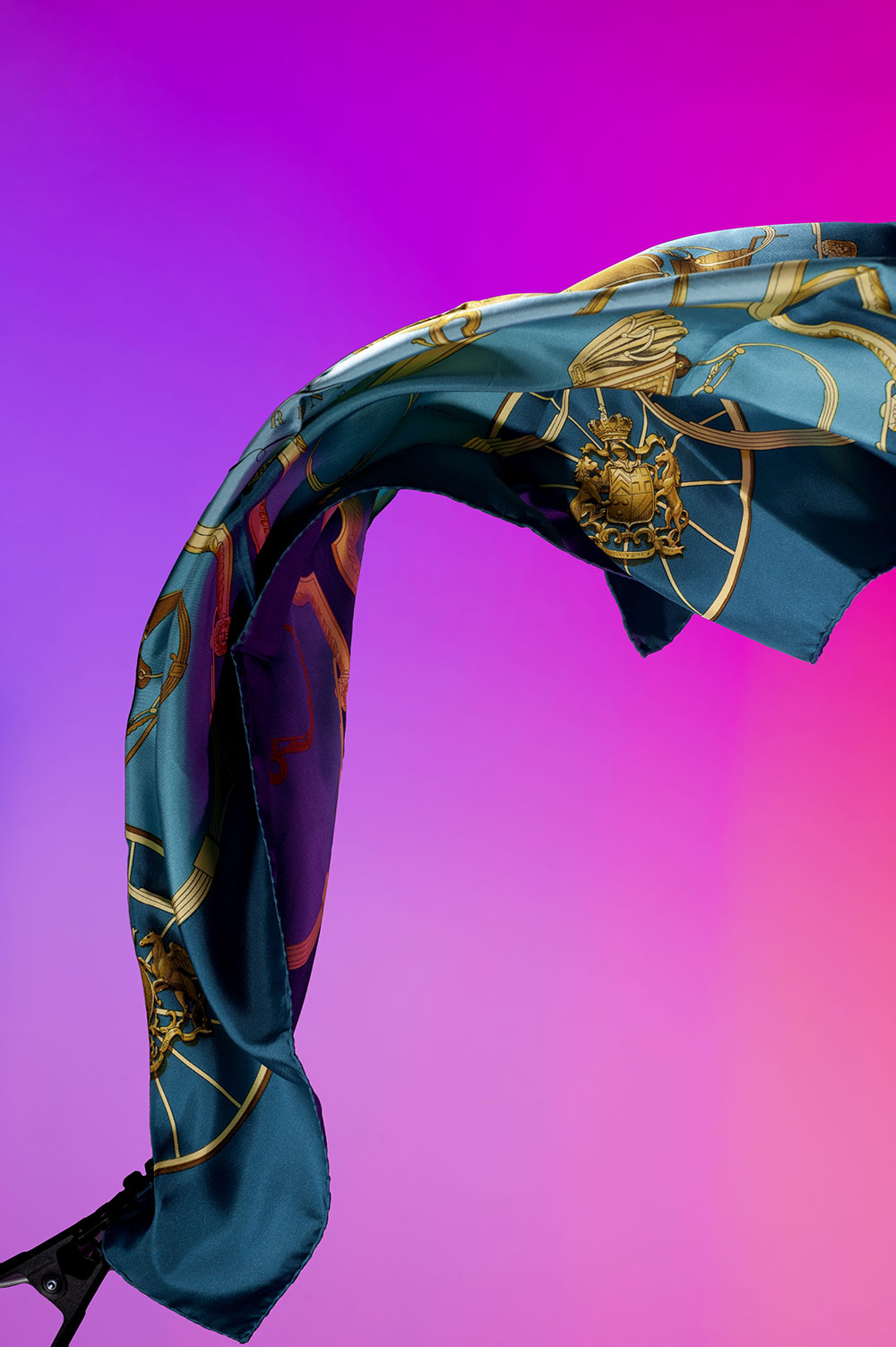 Scarf's movement fixed in the air